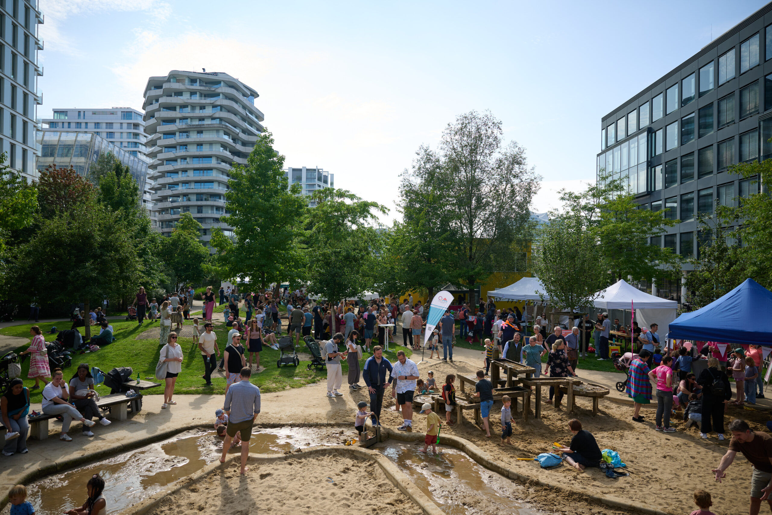 Quartiersmanagement HafenCity e.V. unterstützt mit Veranstaltungen, kulturellem Austausch und buntem Programm.