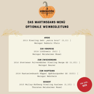 Das Menü im Detail: Gänselebermousse mit Butterbrot, Pflaume & karamellisierter Haselnuss Gänsebrust-Kräuterschinken mit eingemachten Trauben, Liebstöckelcreme & wilden Senfsalaten Geschmorte Gänsekeule mit Rotkohl, Holsteiner Buchweizenknödel & Vierländer Apfel Hobenköök Mehlbüddel mit Reitbrooker Milcheis, Quitte, Birne & warmer Vanille-Rumsauce